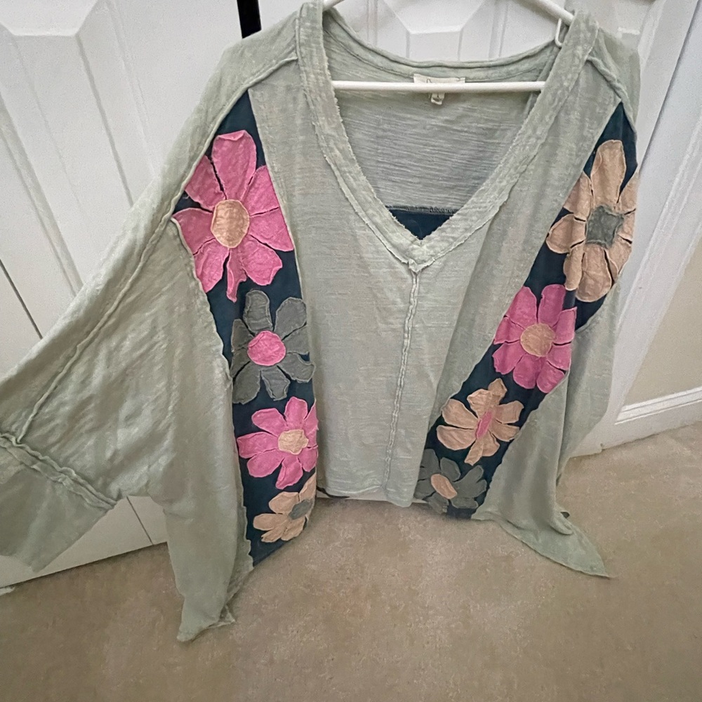 Oli & Hali Sage Green Top